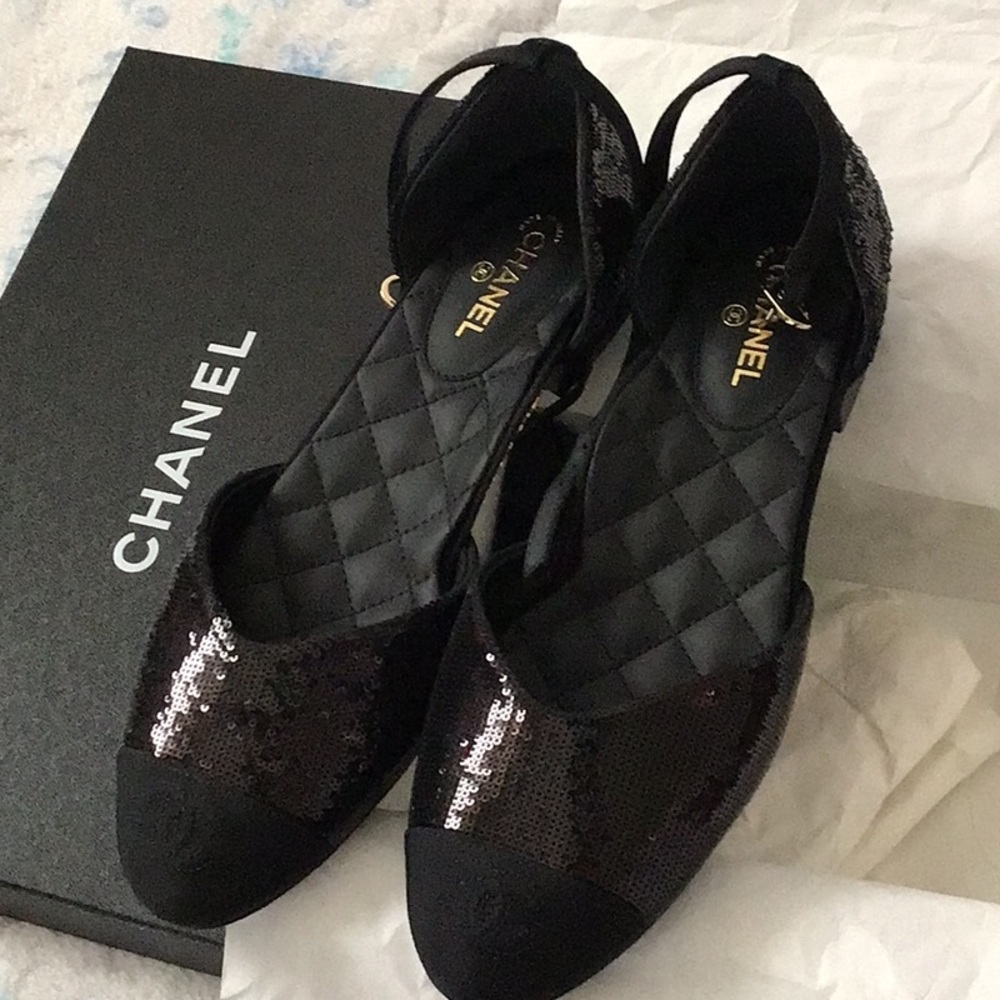 CHANEL flat shoes